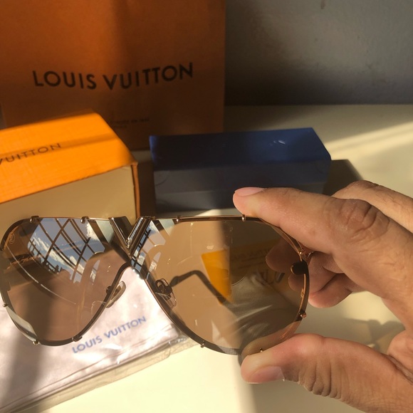 Louis Vuitton - Picture 3 of 7